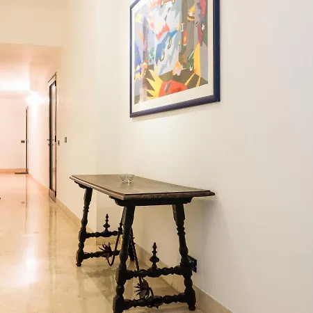Apartment In Center